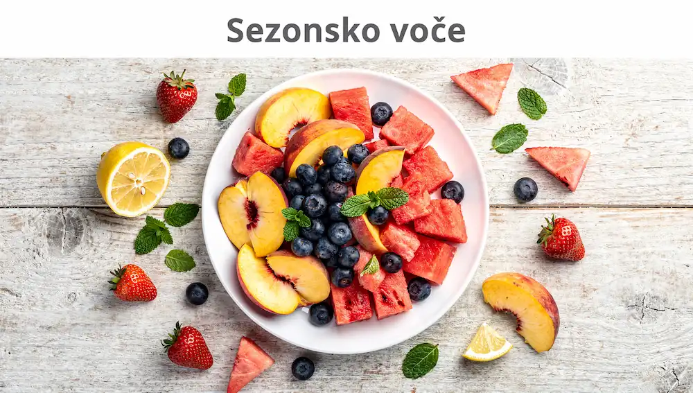 Sezonsko voće s limunom i mentom